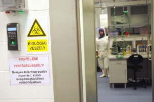 Pécsi virológiai laboratórium átadása