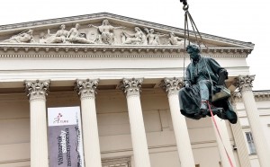 Múzeumkert Arany János szobor