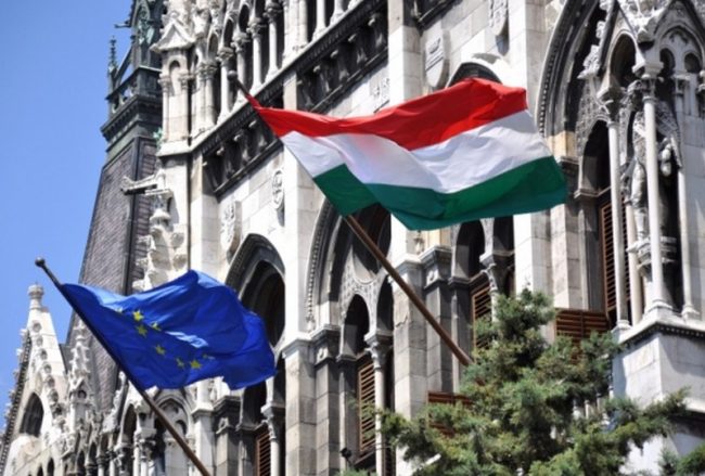 Európai Unió és Magyarország zászlaja
